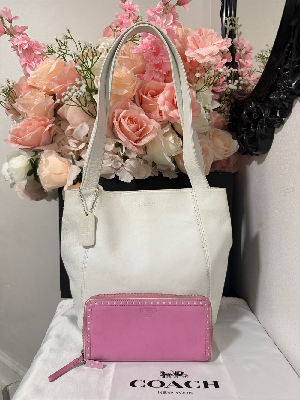 CoachVintage  Leather Tote with Pink Zip Wallet🎀🥺